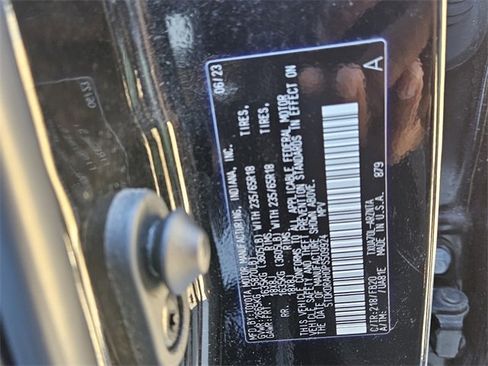 Used 2023 Toyota Highlander L image 6