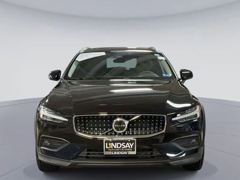Used 2025 Volvo V60 B5 Cross Country Ultra w/ Climate Package AWD/4WD image 8