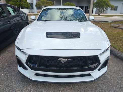 Used 2024 Ford Mustang GT Premium image 4