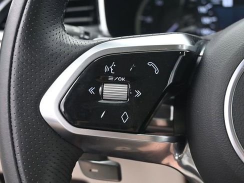 Used 2023 Jaguar F-PACE R-Dynamic S AWD/4WD image 32