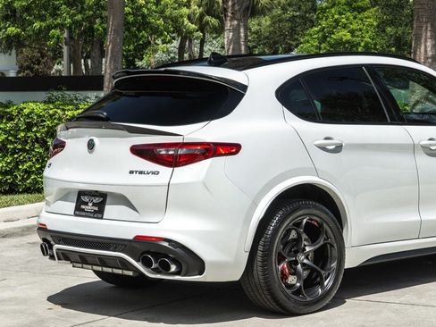 Used 2018 Alfa Romeo Stelvio Quadrifoglio w/ Driver Assist Dynamic Package AWD/4WD image 7