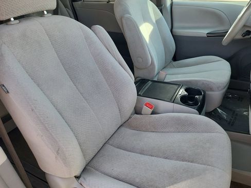 Used 2012 Toyota Sienna LE w/ Towing Pkg image 20