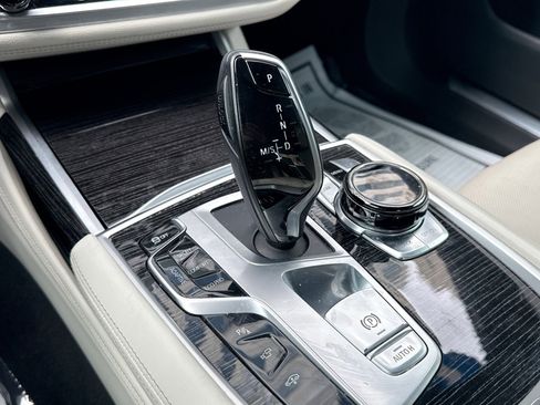 Used 2019 BMW 750i w/ Executive Package RWD image 23
