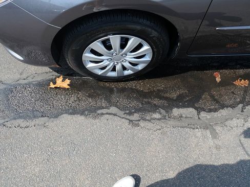 Used 2017 Toyota Camry LE image 32