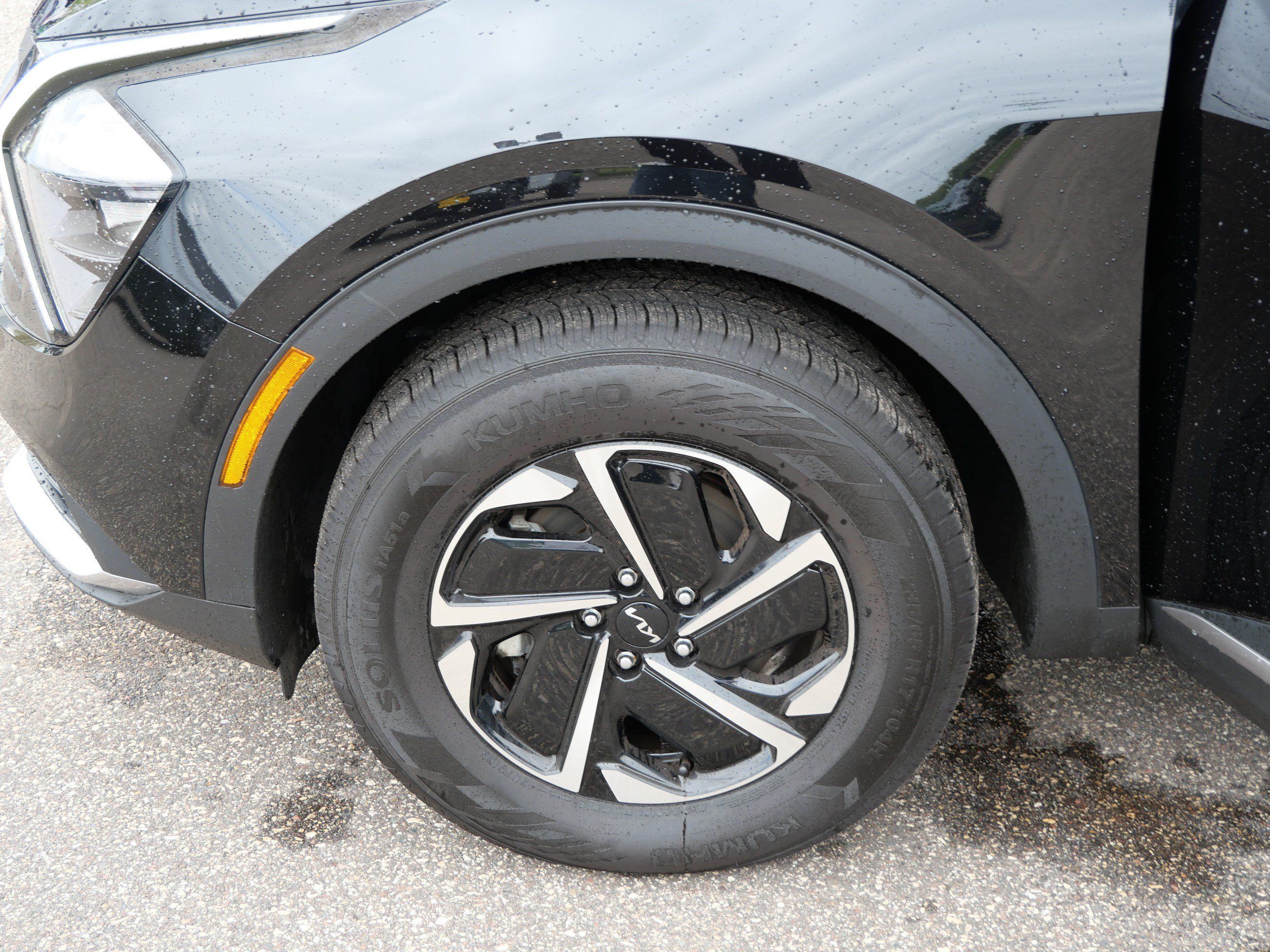 Used 2023 Kia Sportage LX AWD/4WD image 15