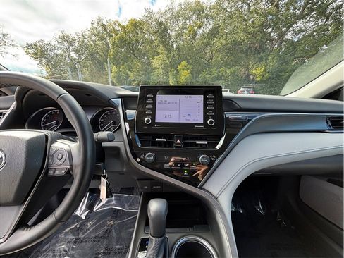 Used 2023 Toyota Camry SE image 11