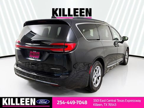 Used 2023 Chrysler Pacifica Limited image 8