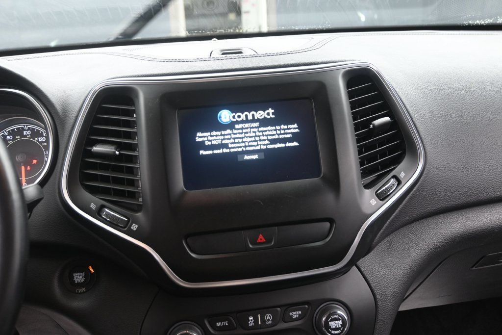 Used 2019 Jeep Cherokee Latitude Plus w/ Comfort/Convenience Group AWD/4WD image 27