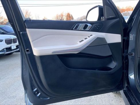Used 2019 BMW X5 xDrive50i w/ M Sport Package image 22