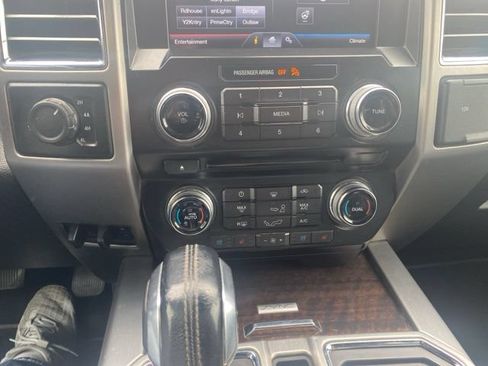 Used 2015 Ford F150 Platinum w/ Equipment Group 701A Luxury AWD/4WD image 23