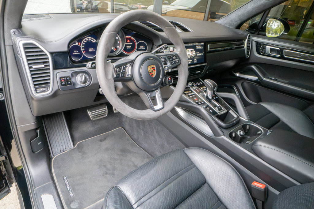 Used 2021 Porsche Cayenne Turbo AWD/4WD image 9