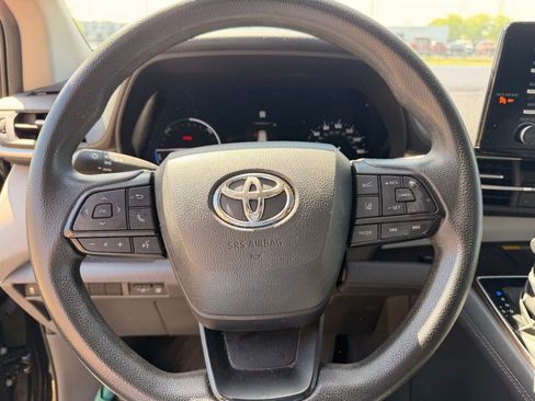 Used 2024 Toyota Sienna LE w/ LE Plus Package AWD/4WD image 11