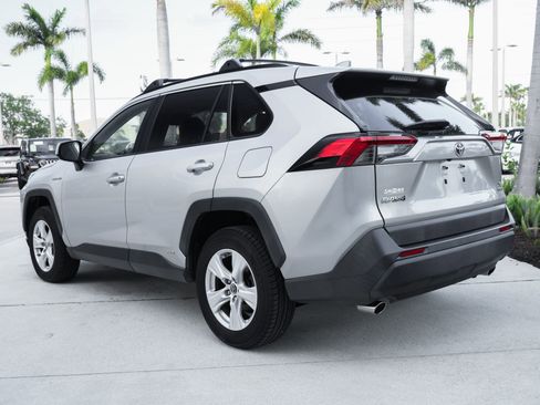 Used 2019 Toyota RAV4 XLE AWD/4WD image 7
