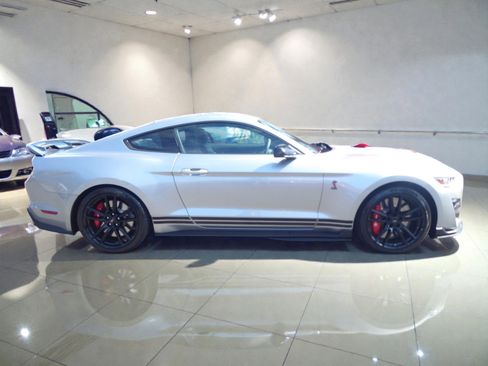 Used 2021 Ford Mustang Shelby GT500 w/ Technology Package image 11