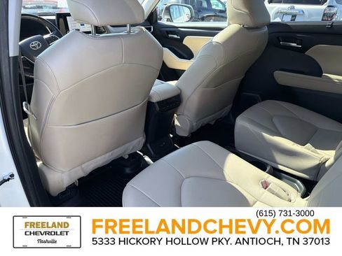 Used 2023 Toyota Highlander XLE FWD image 18