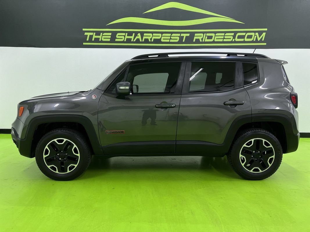 Used 2016 Jeep Renegade Trailhawk w/ Premium Trailhawk Package AWD/4WD image 6