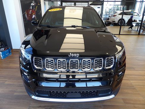 Used 2024 Jeep Compass Limited AWD/4WD image 2