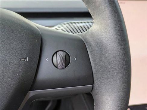 Used 2022 Tesla Model Y Performance image 12