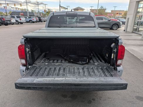 Used 2018 Toyota Tacoma TRD Sport w/ Technology Package image 31