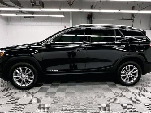 Used 2024 GMC Terrain SLT AWD/4WD image 14