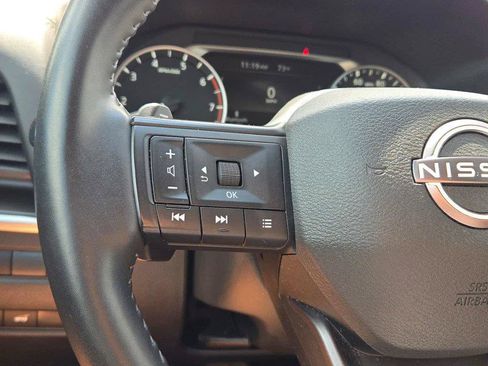 Used 2025 Nissan Rogue SV AWD/4WD image 29