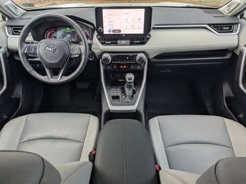 Used 2023 Toyota RAV4 XLE Premium image 14