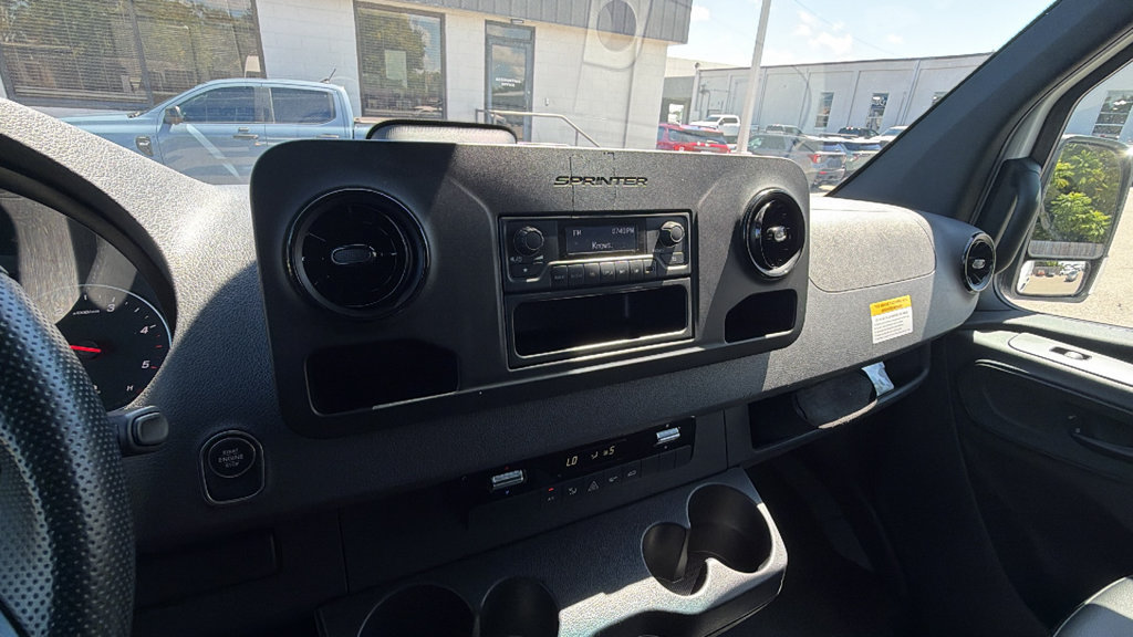 Used 2025 Mercedes-Benz Sprinter 2500 image 20