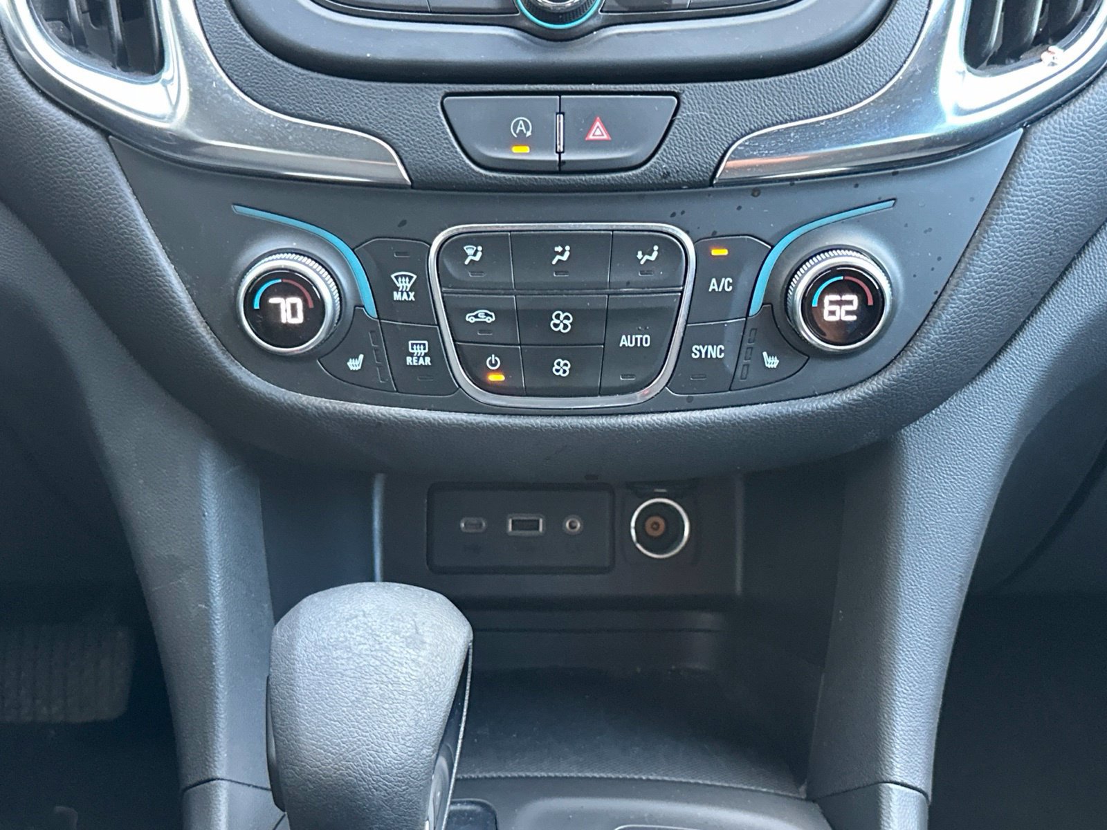 Used 2024 Chevrolet Equinox LT FWD image 12