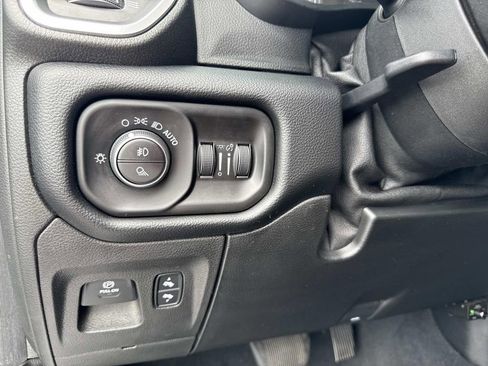 Used 2019 RAM 1500 Laramie image 31
