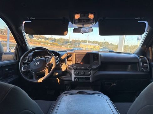 Used 2024 RAM 2500 Tradesman w/ Chrome Appearance Group image 12