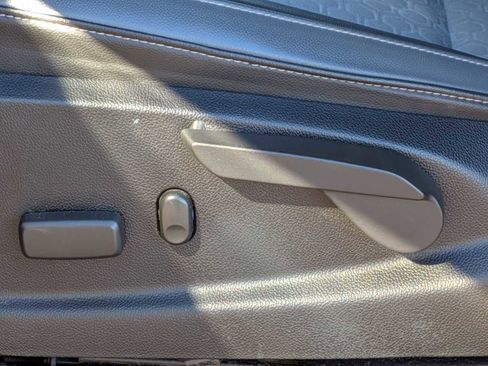 Used 2021 Chevrolet Colorado Z71 w/ Z71 Midnight Edition image 15