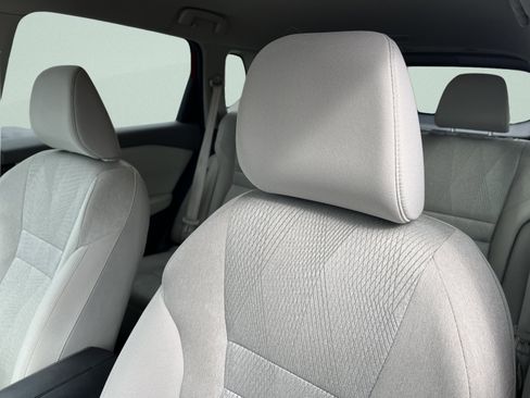 Used 2025 Nissan Rogue SV image 16