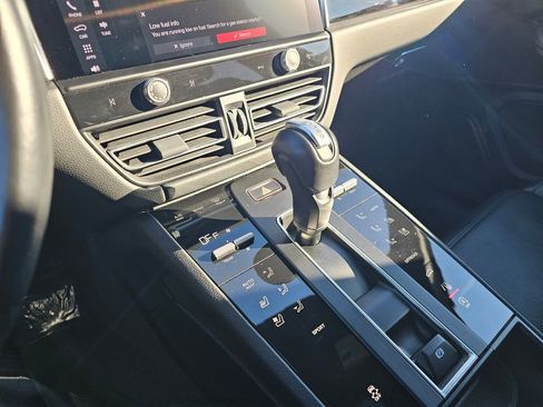Used 2024 Porsche Macan image 29