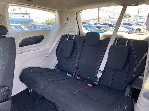 Used 2023 Chrysler Voyager LX FWD image 20