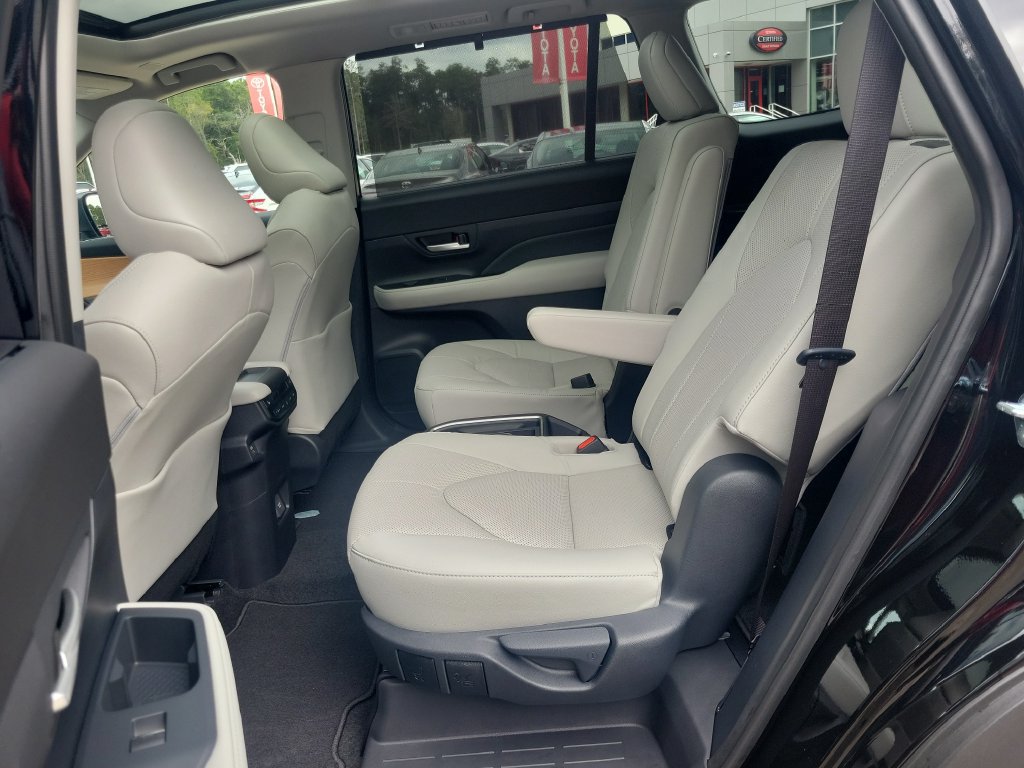 Certified 2026 Toyota Grand Highlander FWD image 16