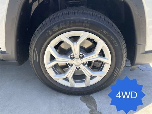Used 2024 Jeep Compass Latitude AWD/4WD image 32