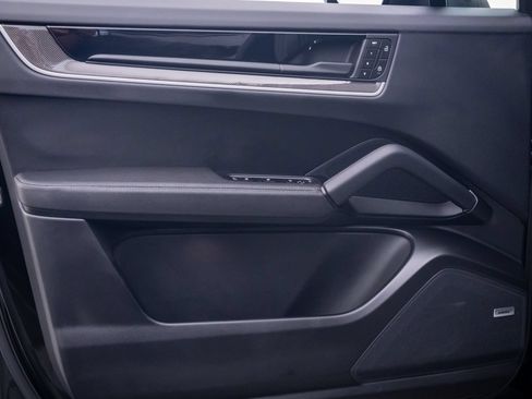 Certified 2025 Porsche Cayenne E-Hybrid Coupe AWD/4WD image 14
