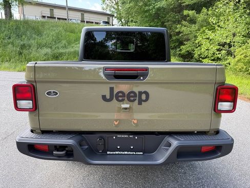 New 2025 Jeep Gladiator Sport image 8