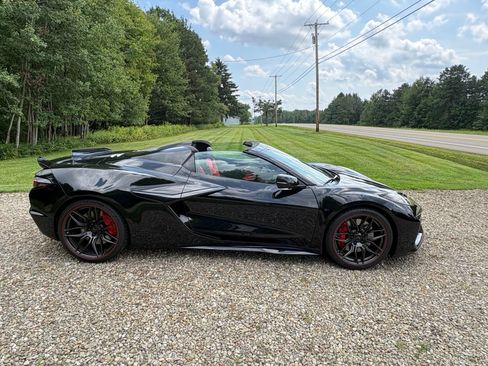 Used 2024 Chevrolet Corvette Z06 RWD image 5