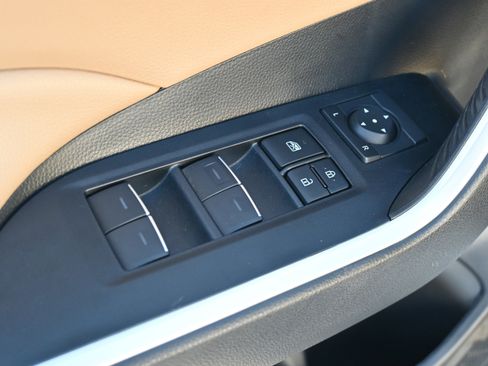 Used 2024 Toyota RAV4 XLE Premium image 17