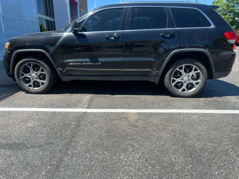 Used 2019 Jeep Grand Cherokee Limited AWD/4WD image 4