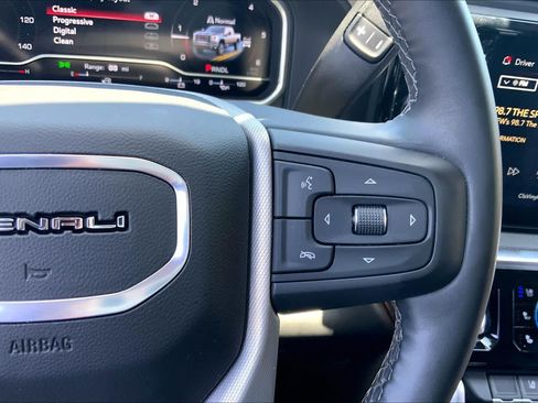 Used 2025 GMC Sierra 2500 Denali w/ Denali Reserve Package AWD/4WD image 25