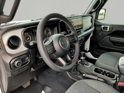 Used 2025 Jeep Wrangler Unlimited Sport AWD/4WD image 17