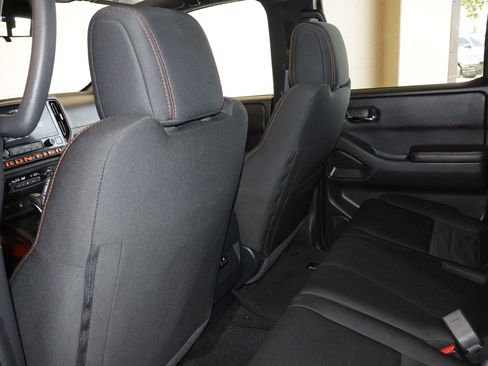 Used 2025 Nissan Frontier PRO-4X AWD/4WD image 37