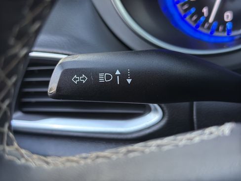 Used 2025 Chrysler Pacifica Limited FWD image 18