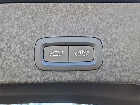 New 2026 Volvo XC40 B5 Core w/ Protection Package Premier image 11