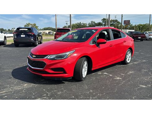 Used 2017 Chevrolet Cruze LT FWD image 3