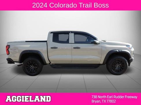Used 2024 Chevrolet Colorado Trail Boss w/ Advanced Trailering Package AWD/4WD image 2