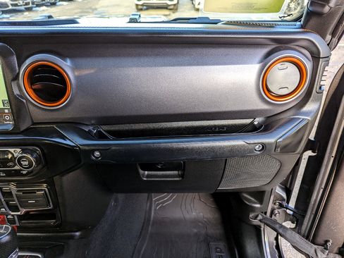 Used 2022 Jeep Gladiator Mojave w/ Cold Weather Group image 33