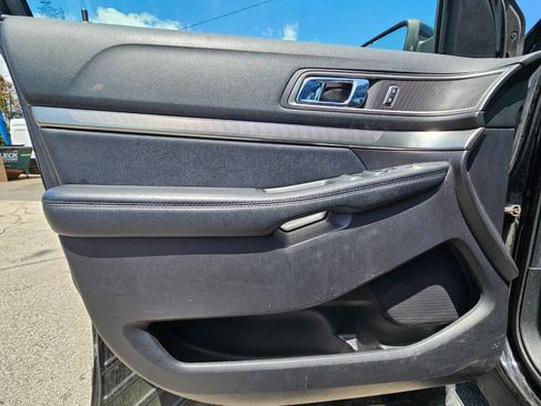 Used 2018 Ford Explorer XLT w/ Equipment Group 202A AWD/4WD image 12